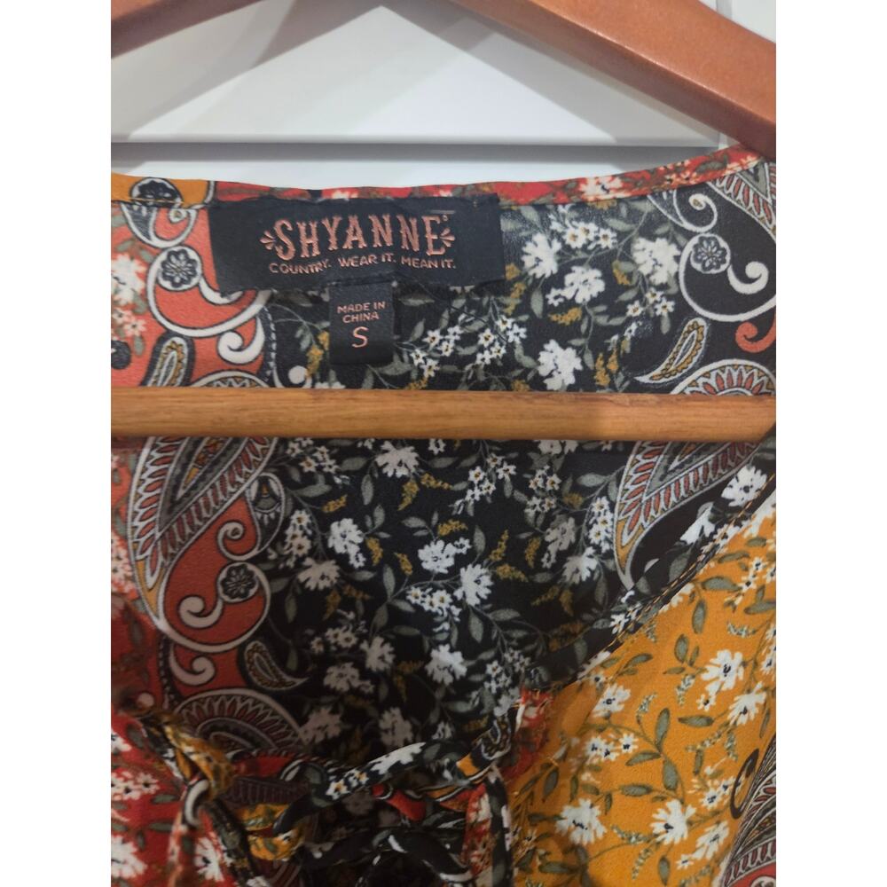 Shyanne Blouse - Picture 2 of 5